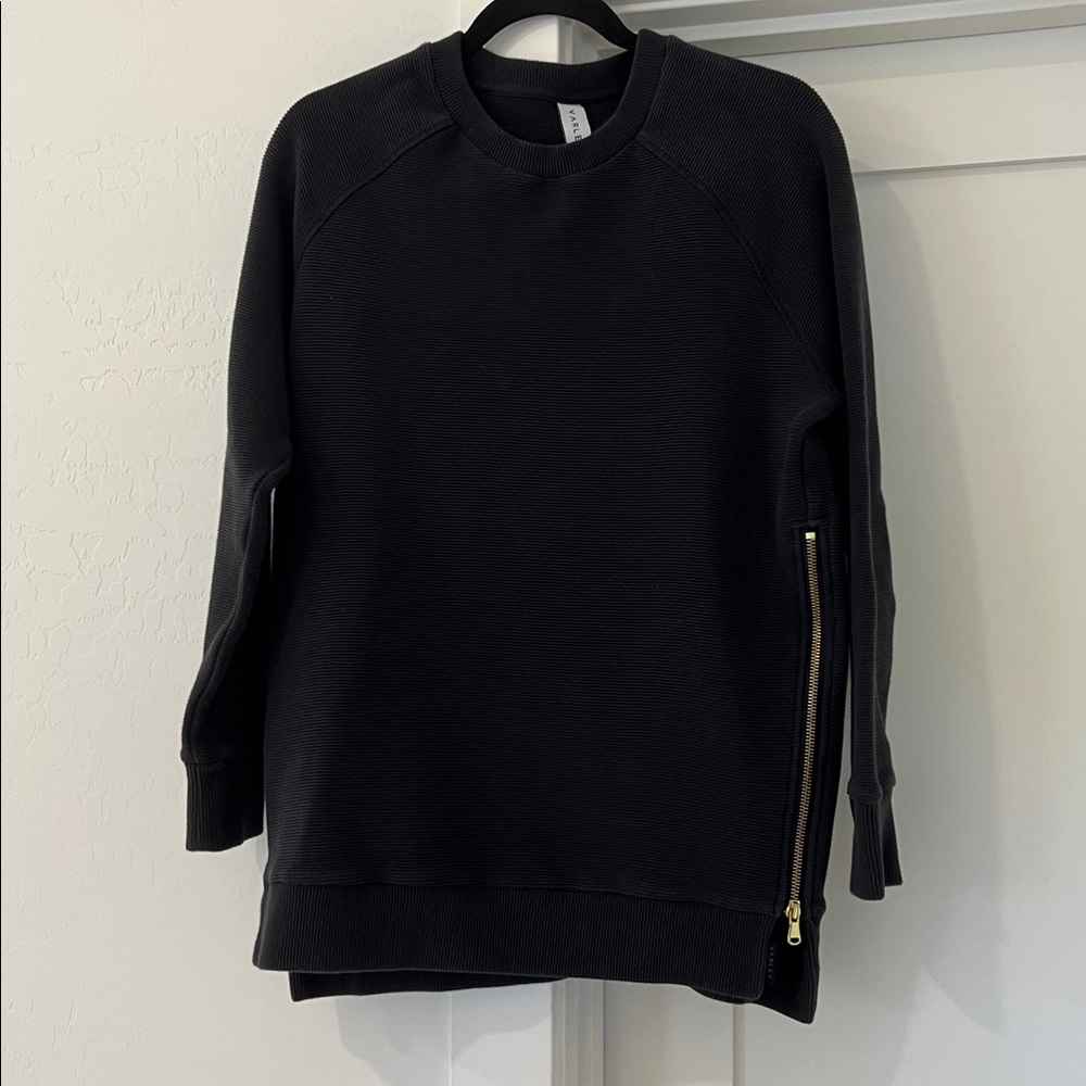 Varley Mae Boyfriend Sweatshirt

Size - s
Gently worn
Zippers work well